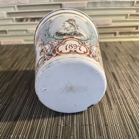 Antique Queen Victoria cup - Picture 5 of 5
